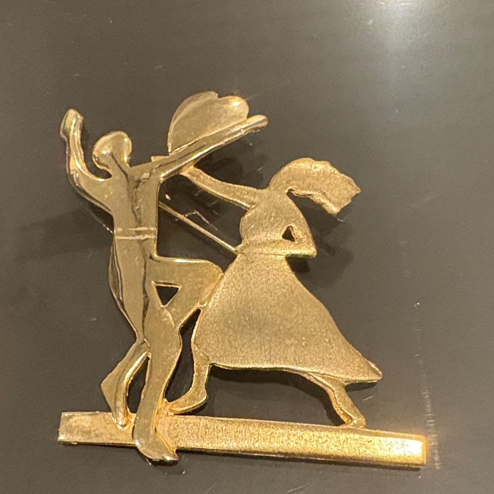 Vintage Gold Dancing Couple Brooch w Heart